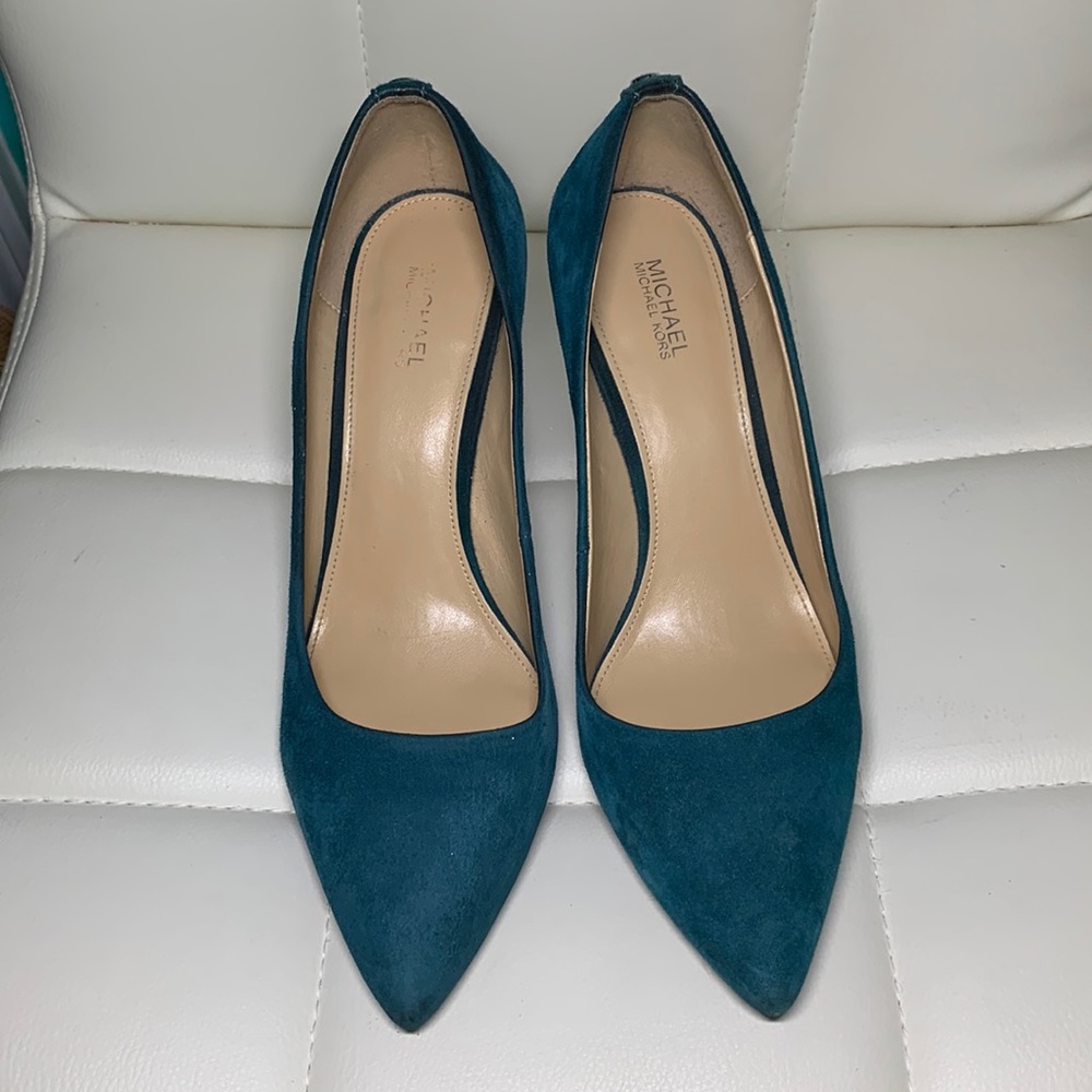Beautiful color, beautiful pump